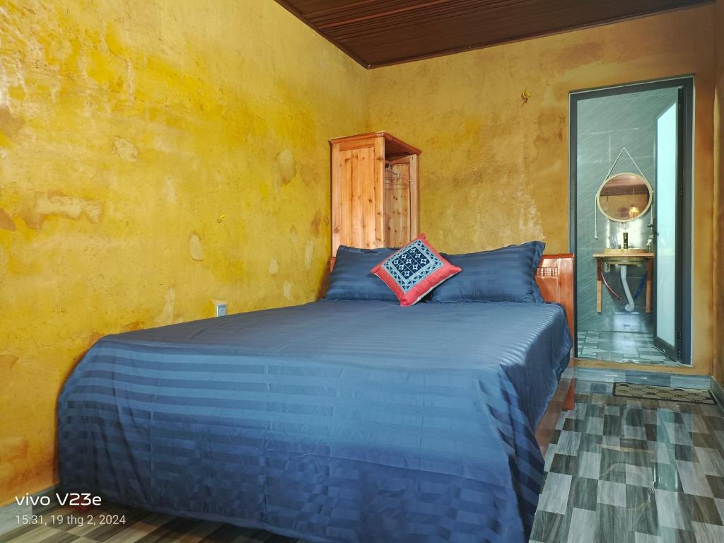 Postel nebo postele na pokoji v ubytování LÝ GIA HOMESTAY