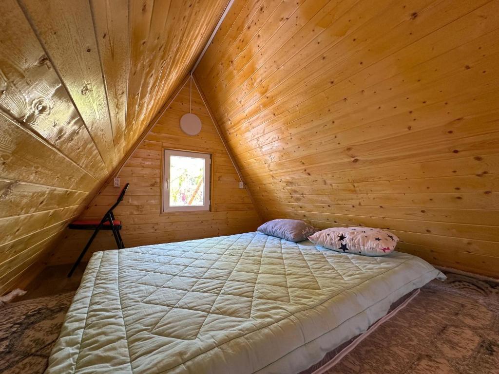 Postel nebo postele na pokoji v ubytování Guest House Shirin