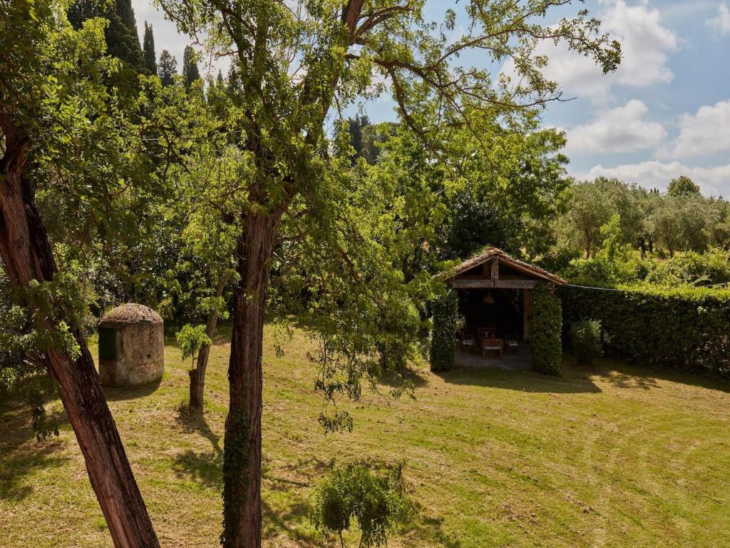 Vonkajšia záhrada v ubytovaní Apartment with large garden and pool on the hills of Pisa