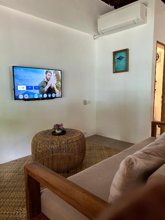 TV a/nebo společenská místnost v ubytování Yapak Beach Villas