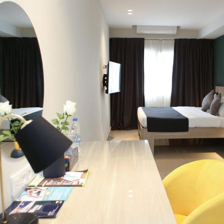 Postel nebo postele na pokoji v ubytování Hôtel Ivotel Abidjan