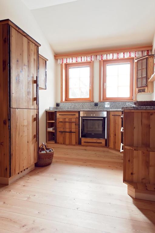 Kuchyňa alebo kuchynka v ubytovaní Sandrisser-Hütte