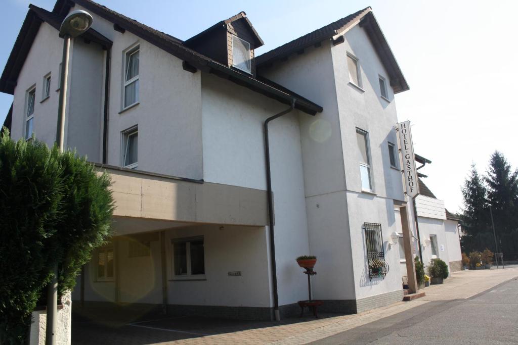 a white building on the side of a street at Hotel-Dörfler Garni in Kahl am Main