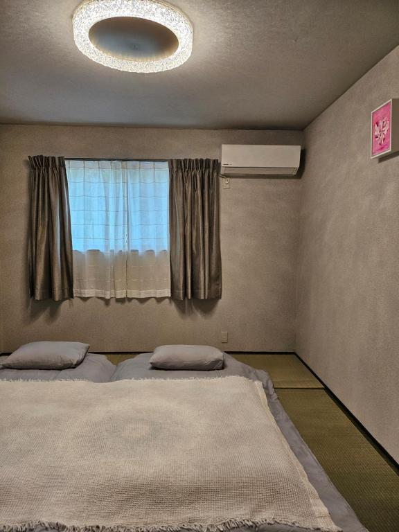 Postel nebo postele na pokoji v ubytování 五斗觀驛站 gotokan guest house