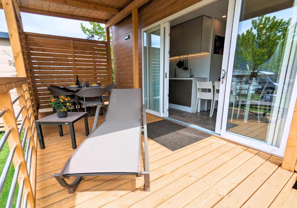Balkón nebo terasa v ubytování Mobile Home on Lago Maggiore - Direct Beach Access