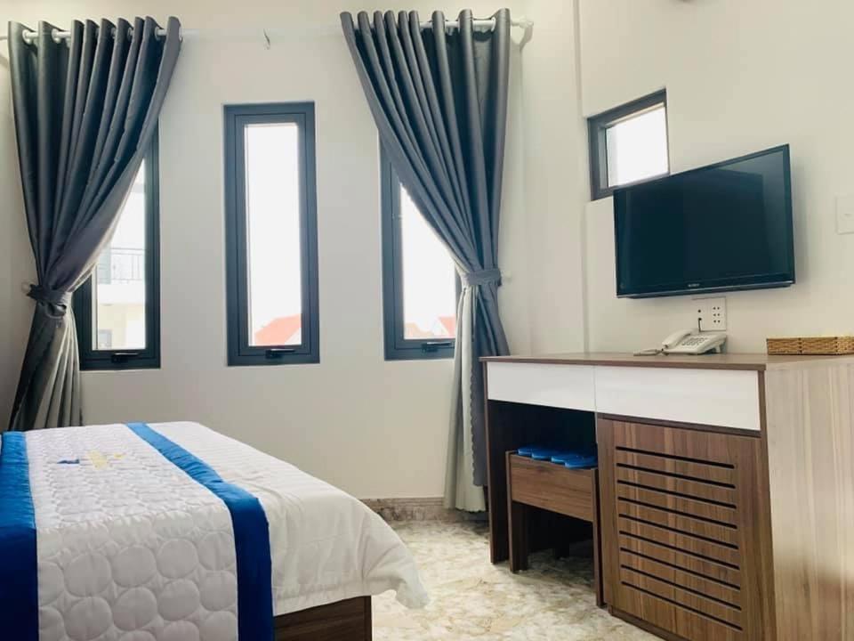 TV a/nebo společenská místnost v ubytování Hotel Trần Long