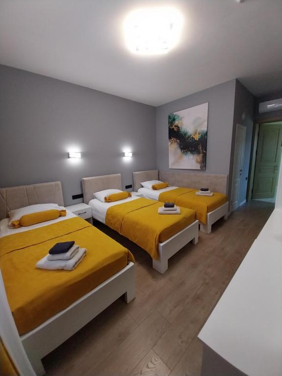 Ένα ή περισσότερα κρεβάτια σε δωμάτιο στο Hotel Korona