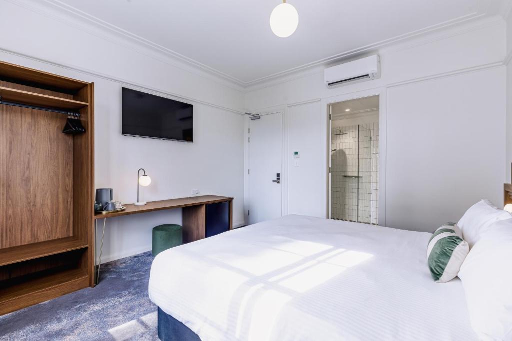 The Lakes Hotel, Rosebery - Resim 9