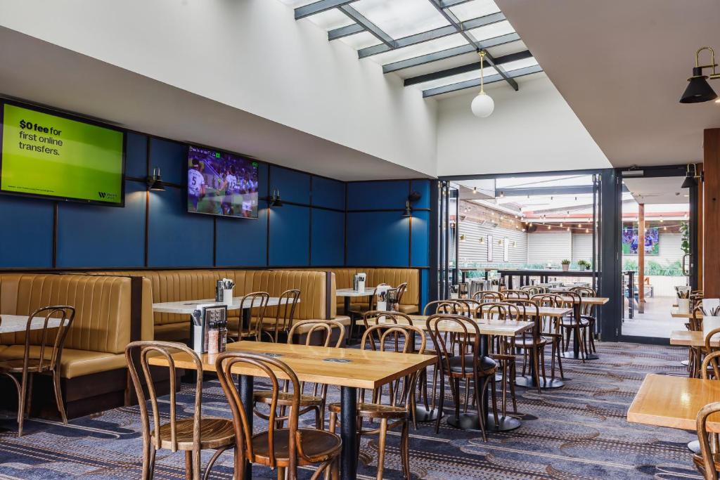 The Lakes Hotel, Rosebery - Resim 17