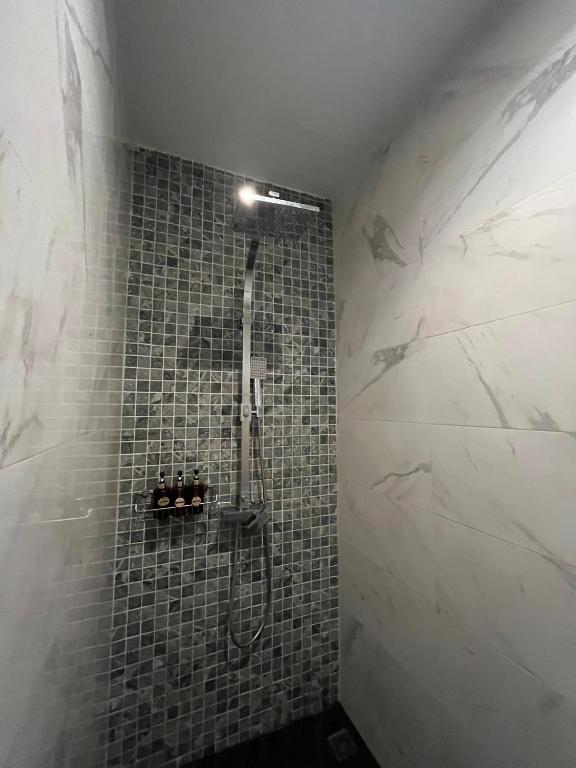 Cheeva Dee Hotel - 8