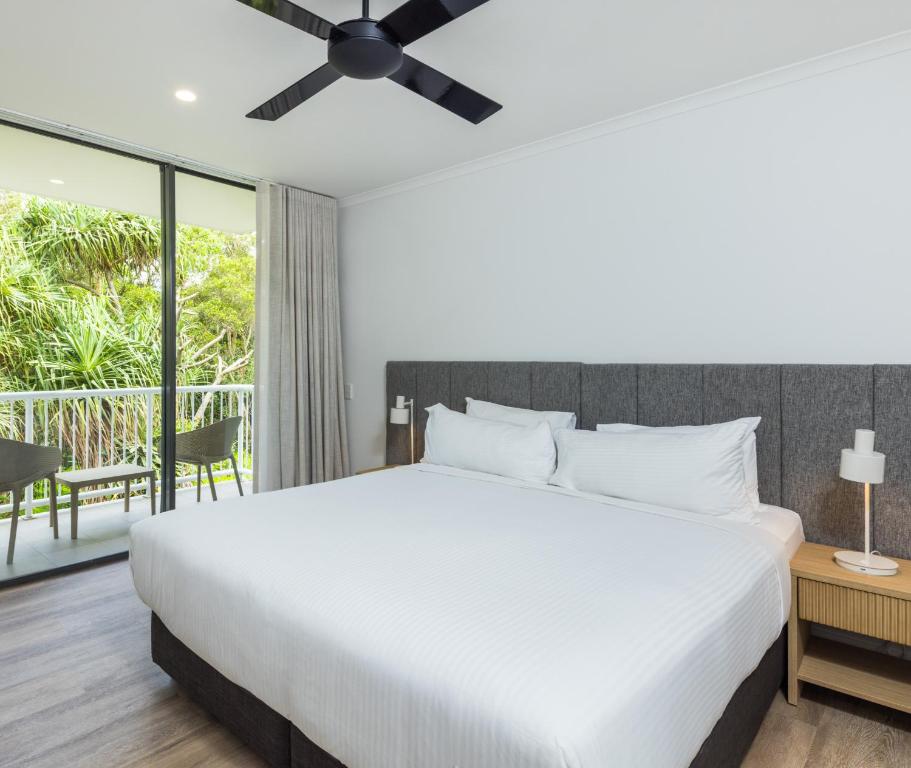 Postel nebo postele na pokoji v ubytování Oaks Port Douglas Resort