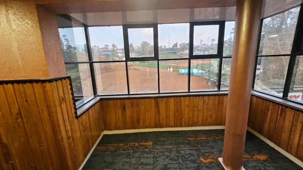 Πισίνα στο ή κοντά στο SW Lake Residency