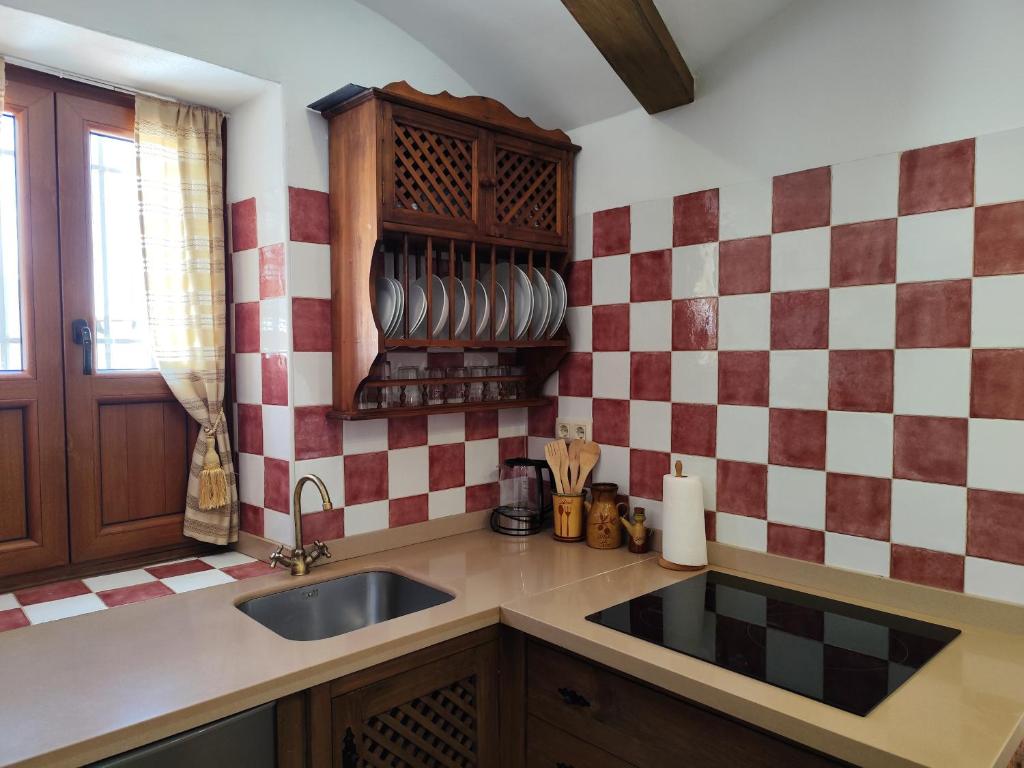Kuchyň nebo kuchyňský kout v ubytování Casa Cueva EL ZAGAL