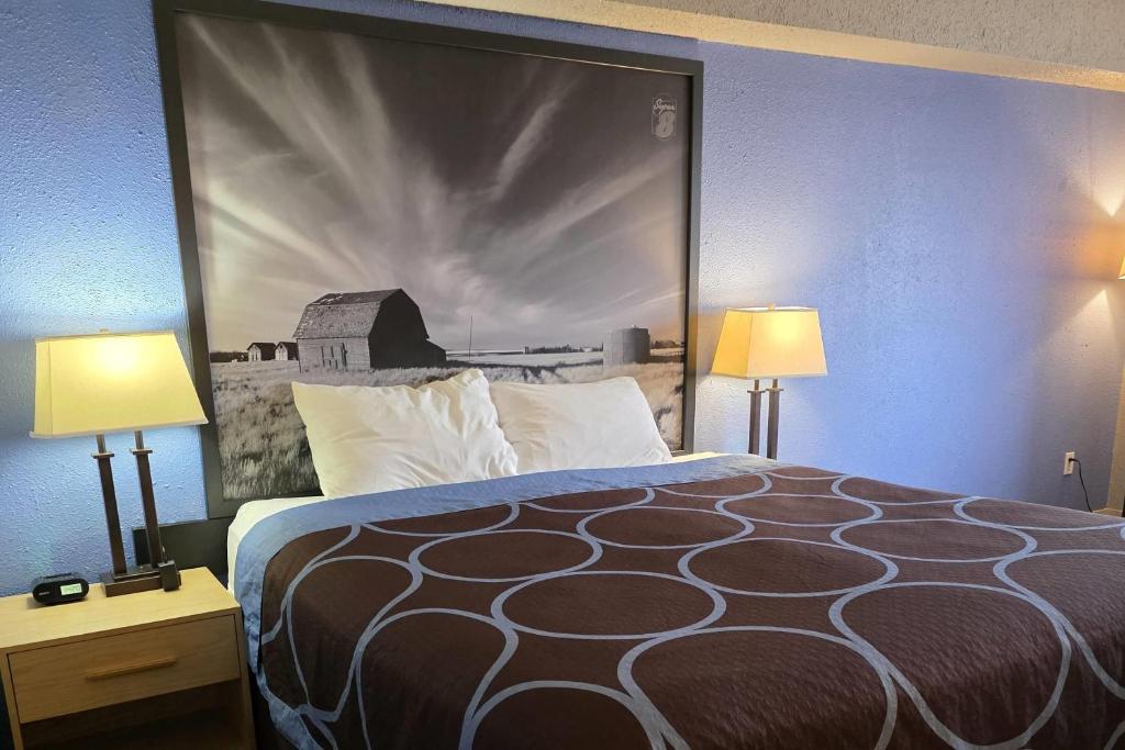 Postel nebo postele na pokoji v ubytování Super 8 by Wyndham Swift Current