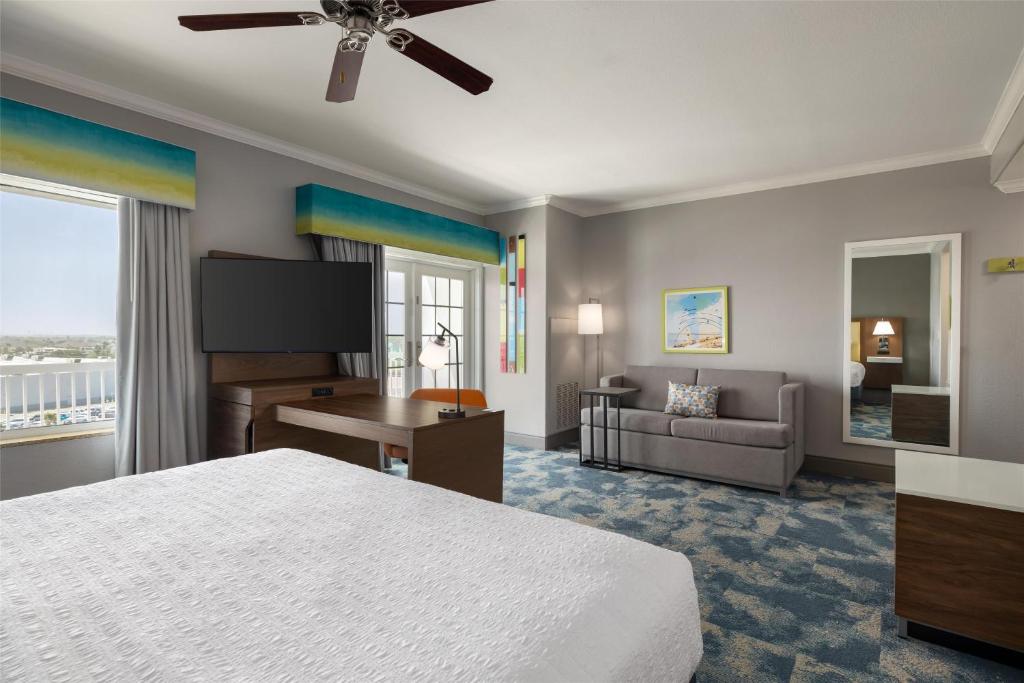 Hampton Inn & Suites Galveston photo