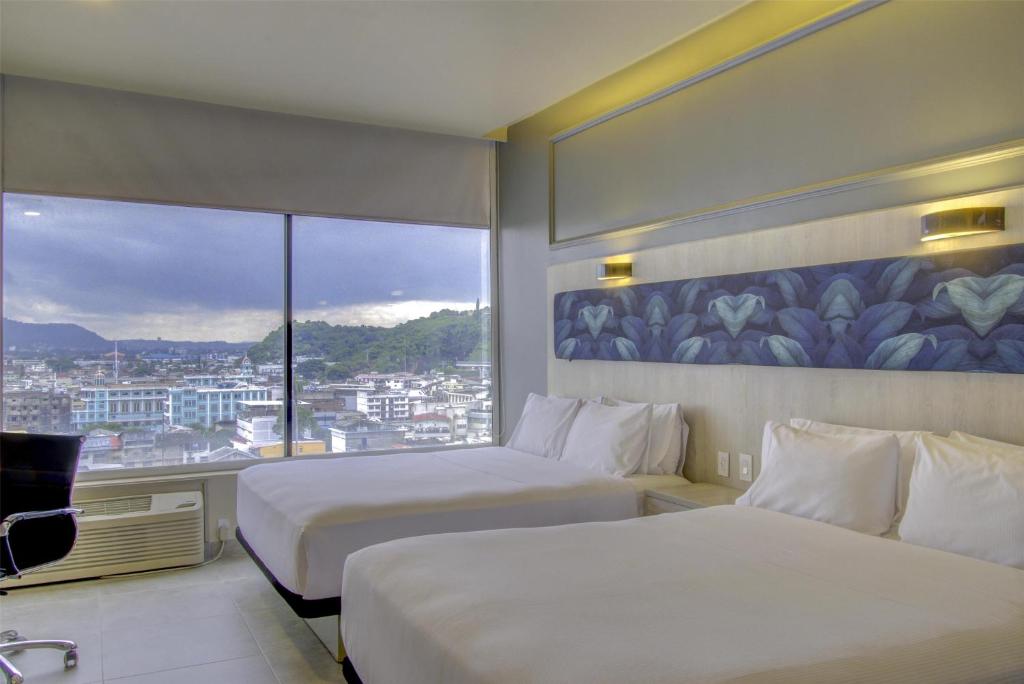 Postel nebo postele na pokoji v ubytování DoubleTree by Hilton Guayaquil