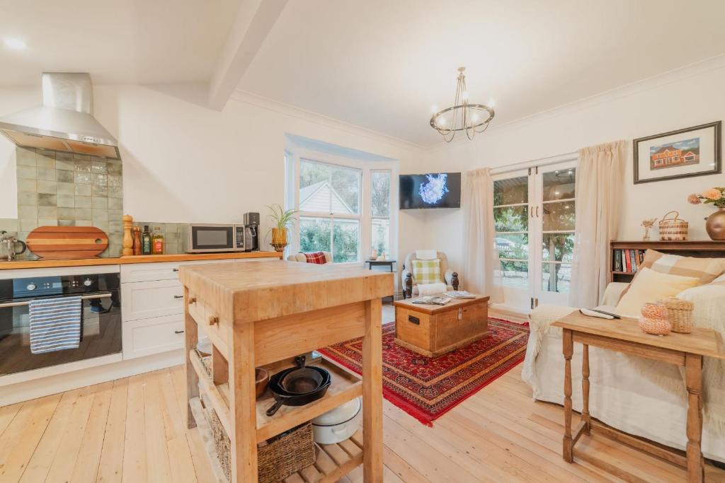 Stylish Central Cottage - Modern Heating & Parking - Resim 2