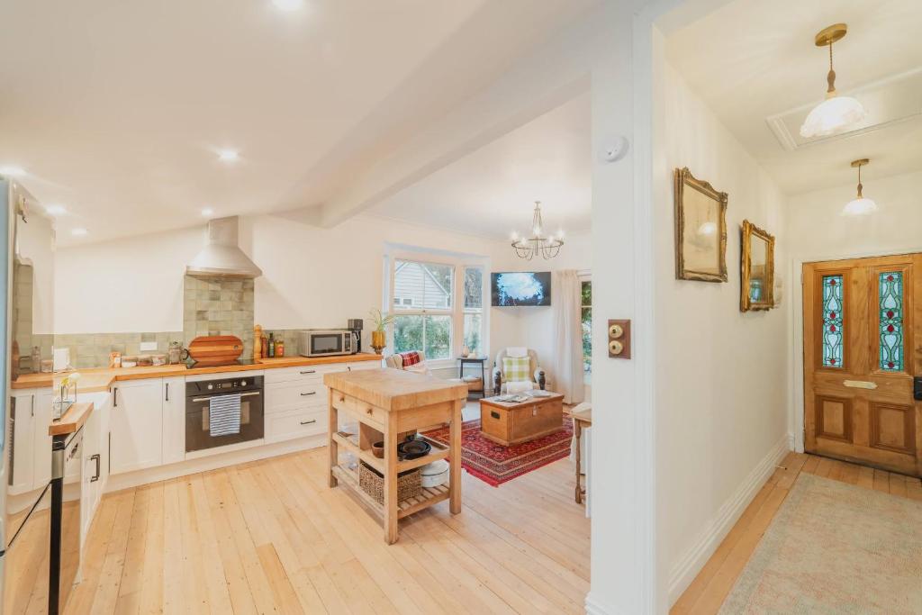 Stylish Central Cottage - Modern Heating & Parking - Resim 7