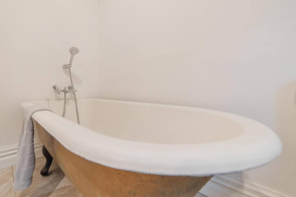 Stylish Central Cottage - Modern Heating & Parking - Resim 11