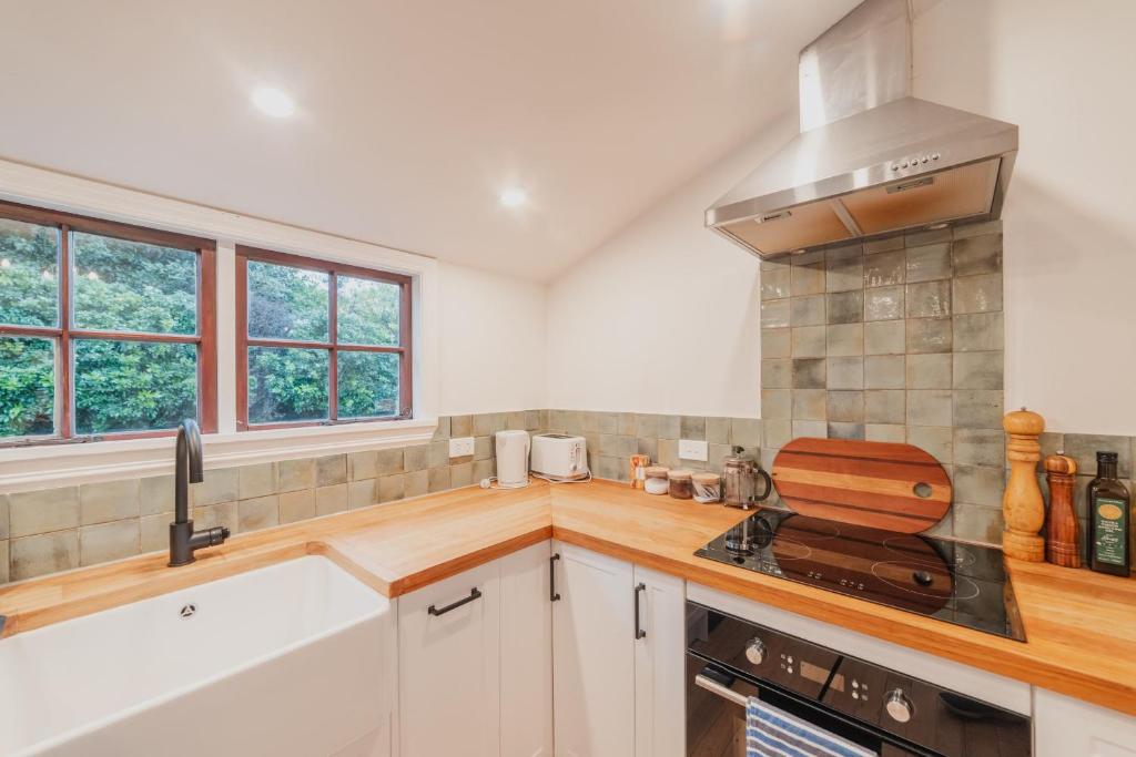 Stylish Central Cottage - Modern Heating & Parking - Resim 19