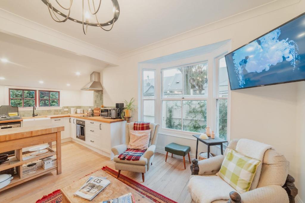 Stylish Central Cottage - Modern Heating & Parking - Resim 21