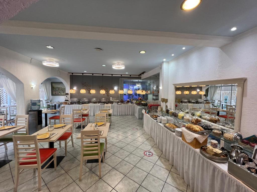 a restaurant with tables and chairs and a bakery at Thalia deco City & Beach Hotel in Hersonissos