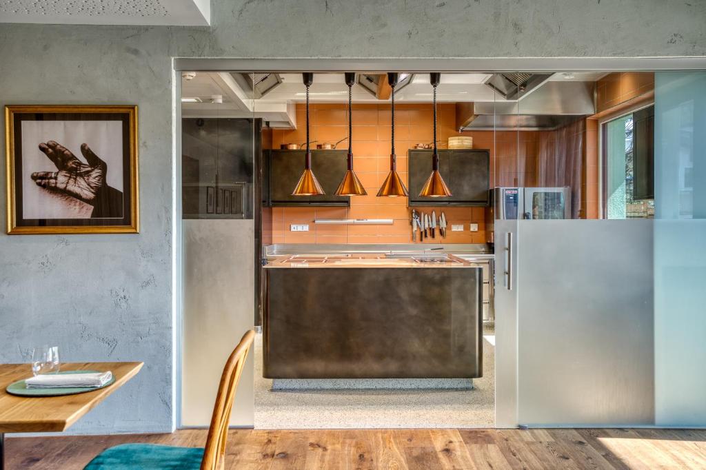 Kuchyňa alebo kuchynka v ubytovaní Boutiquehotel ZOMM in Seefeld
