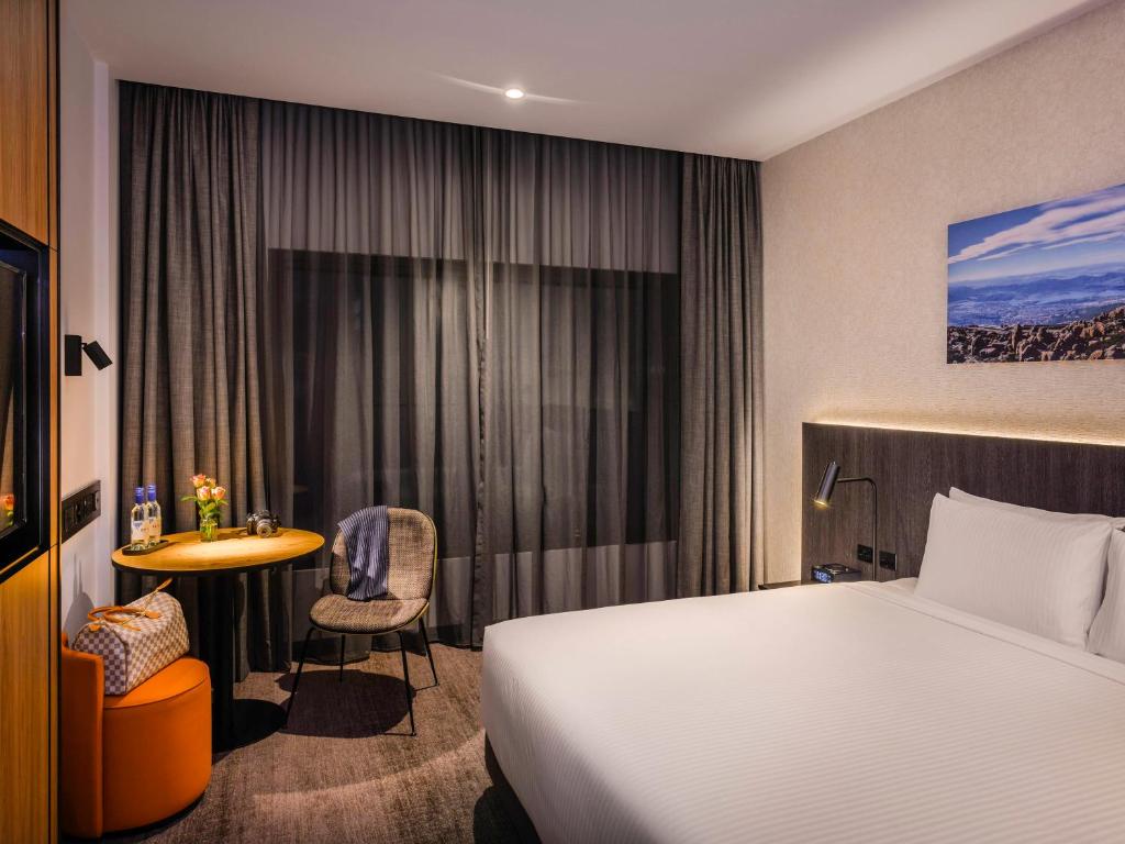 Postel nebo postele na pokoji v ubytování Mövenpick Hotel Hobart