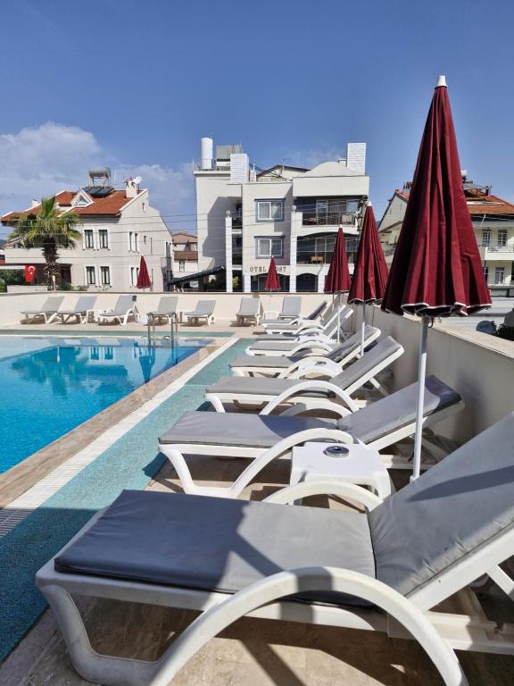 Bazén v ubytování Hotel Dost nebo v jeho okolí