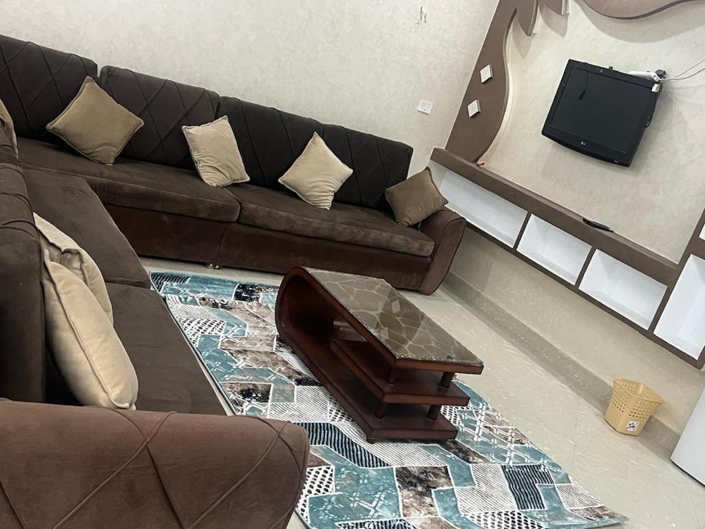 Posezení v ubytování Large 2 Bedrooms 4 beds full apartment suitable for Families in Fayoum Dalah