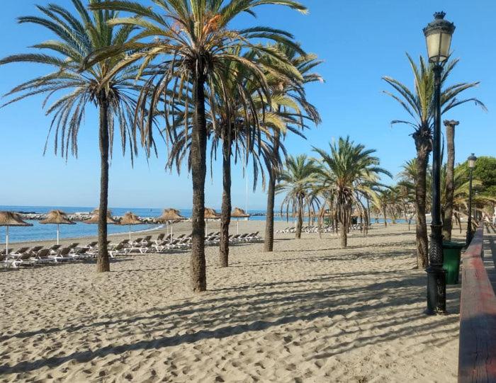 Escapada perfecta en Marbella terraza, piscina parking y sol