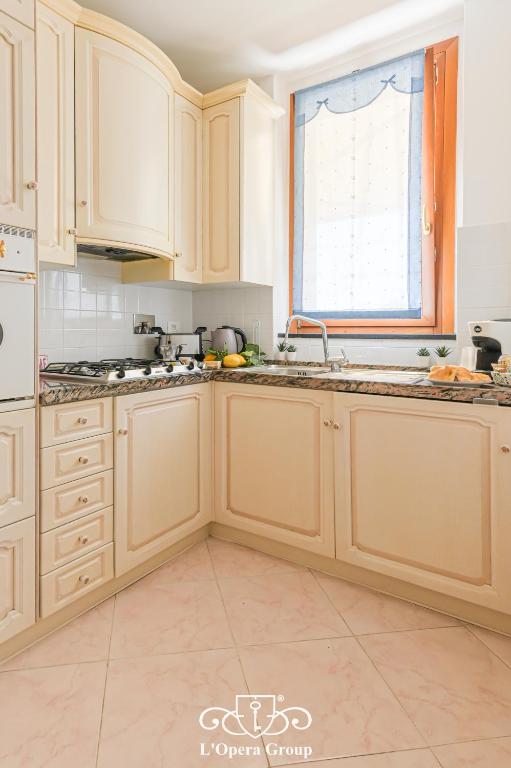Kuchyň nebo kuchyňský kout v ubytování Méa Mare Apartment - L'Opera Group