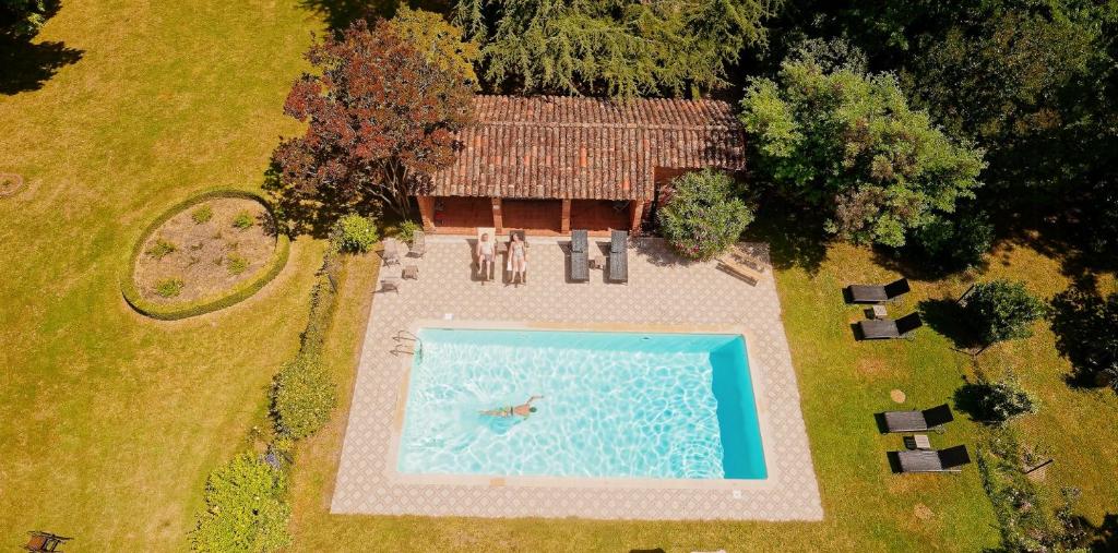 an overhead view of a swimming pool in a yard at Renovated Dovecote Near The City Of Albi in Marssac-sur-Tarn