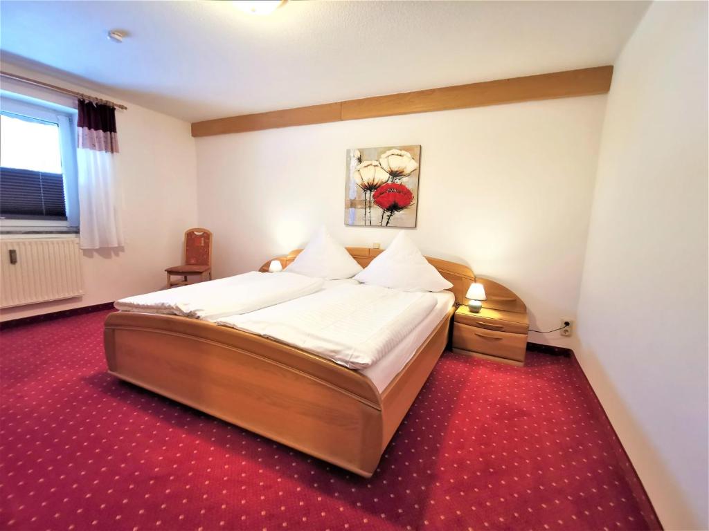 Postel nebo postele na pokoji v ubytování Hotel Ursula Garni