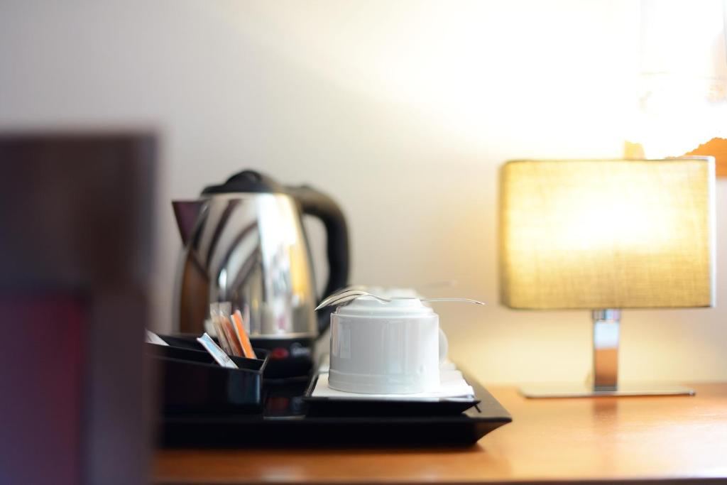 Příslušenství pro přípravu čaje a kávy v ubytování Hotel Abetos