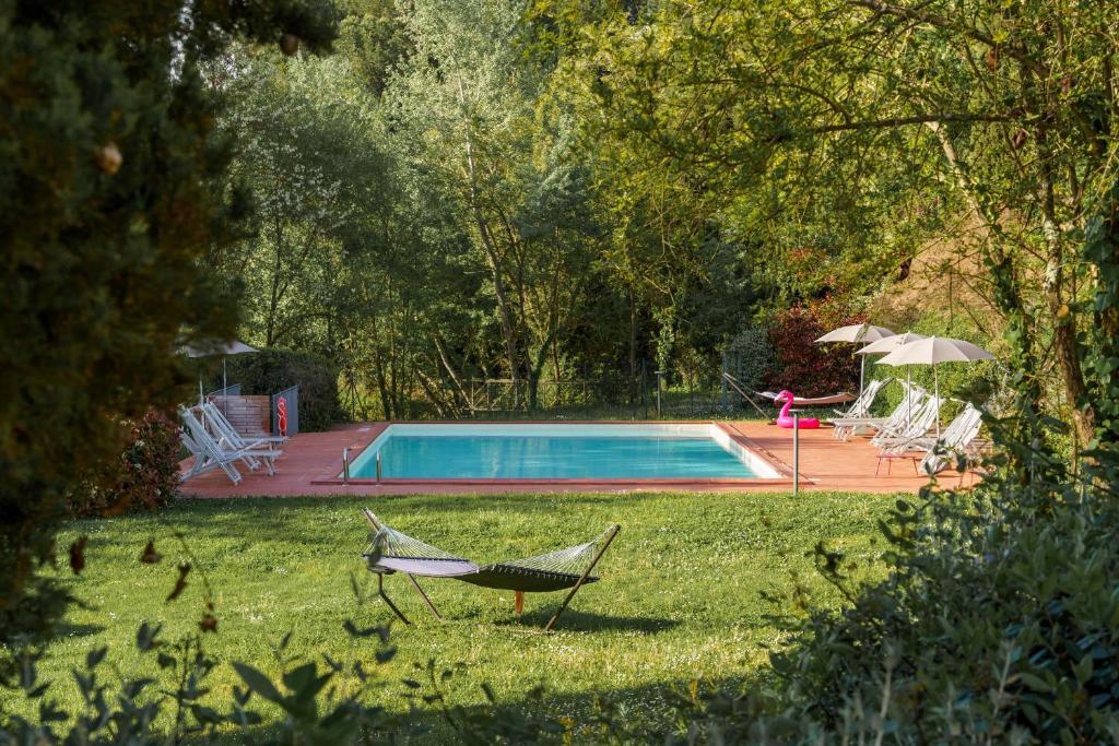 Bazén v ubytování Podere Fignano, holiday home - apartments fully renovated 2024 nebo v jeho okolí