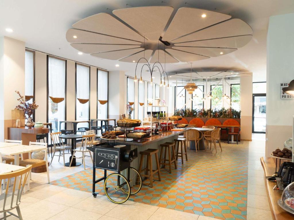 Restaurace v ubytování Ibis Styles Sevilla City Santa Justa