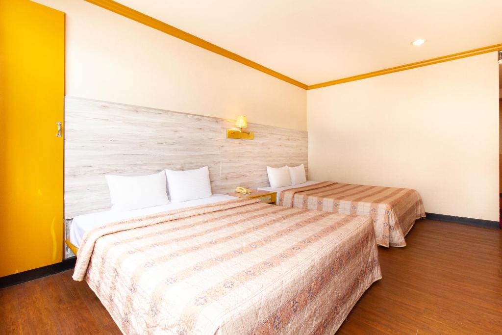 Postel nebo postele na pokoji v ubytování Hwa Nan Hotel