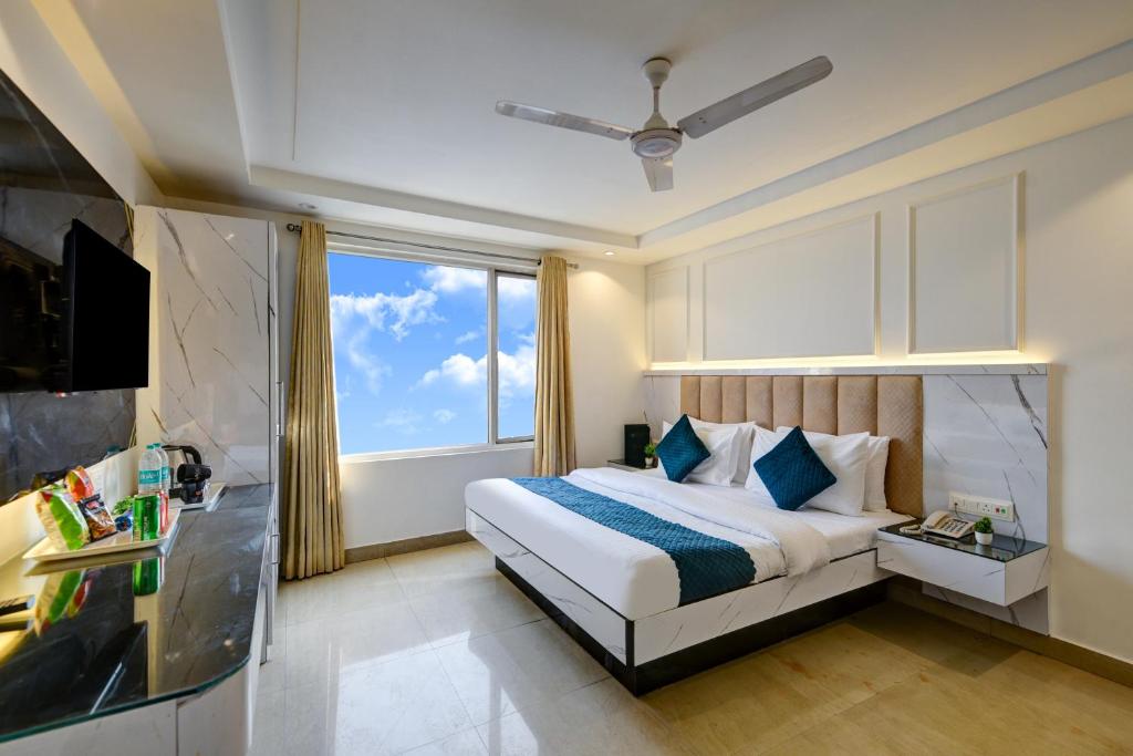 Postel nebo postele na pokoji v ubytování Hotel Krishna - By RCG Hotels, Centrally Located, New Delhi