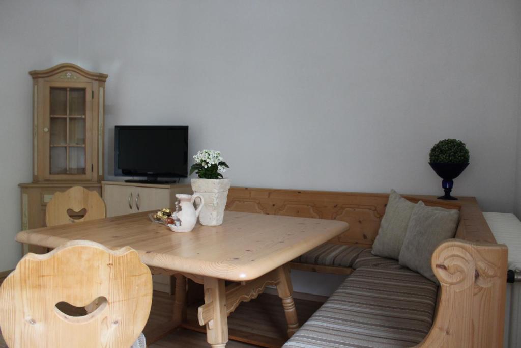 TV a/nebo společenská místnost v ubytování Gästehaus Glaubenstein