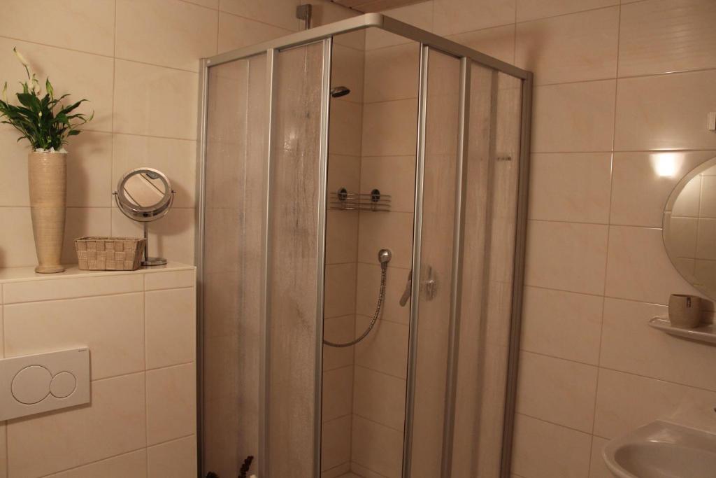 Koupelna v ubytování Gästehaus Glaubenstein