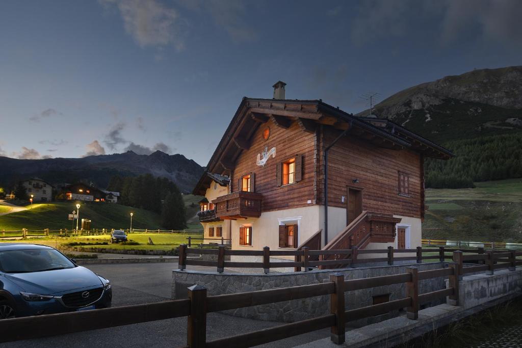 Nespecifikovaný výhled na hory nebo výhled na hory při pohledu z apartmánu