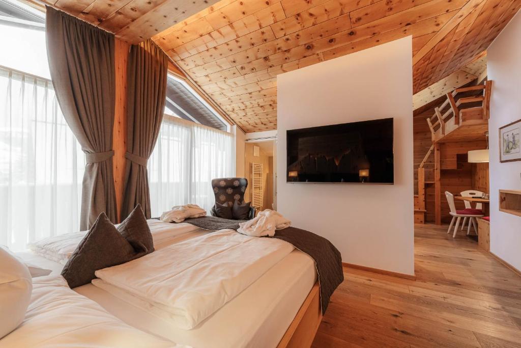 TV a/nebo společenská místnost v ubytování Chalet Elisabeth dolomites alpin & charme