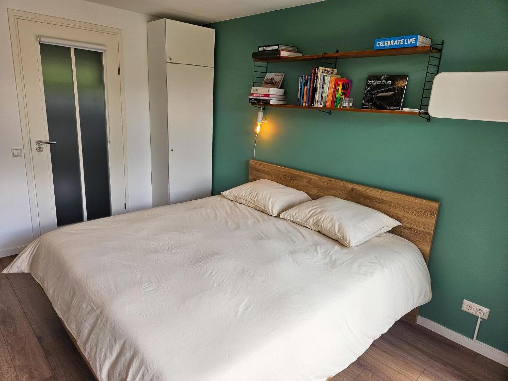 Postel nebo postele na pokoji v ubytování Eco lodge Utrecht Leidsche Rijn
