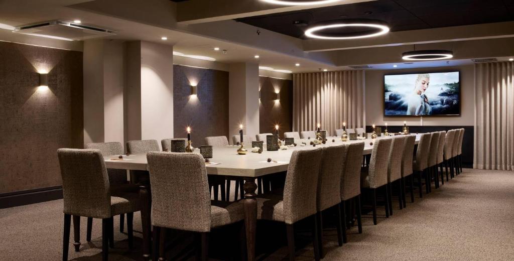 TV a/nebo společenská místnost v ubytování Lapland Hotels Bulevardi
