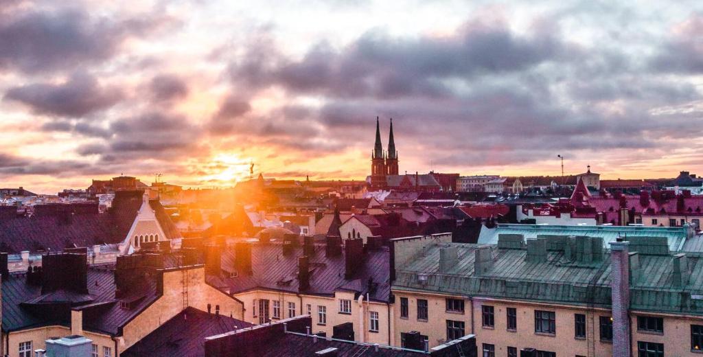 Východ nebo západ slunce při pohledu z hotelu nebo okolí