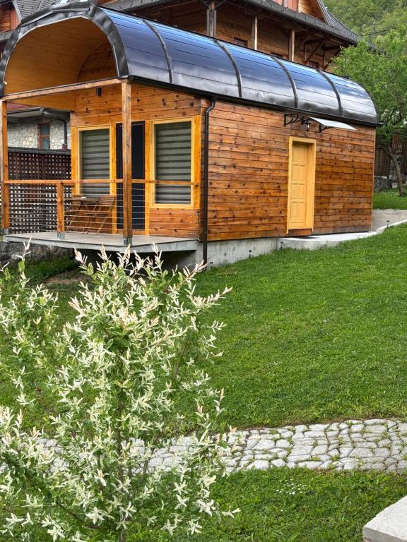Aed väljaspool majutusasutust Apartman Lenka