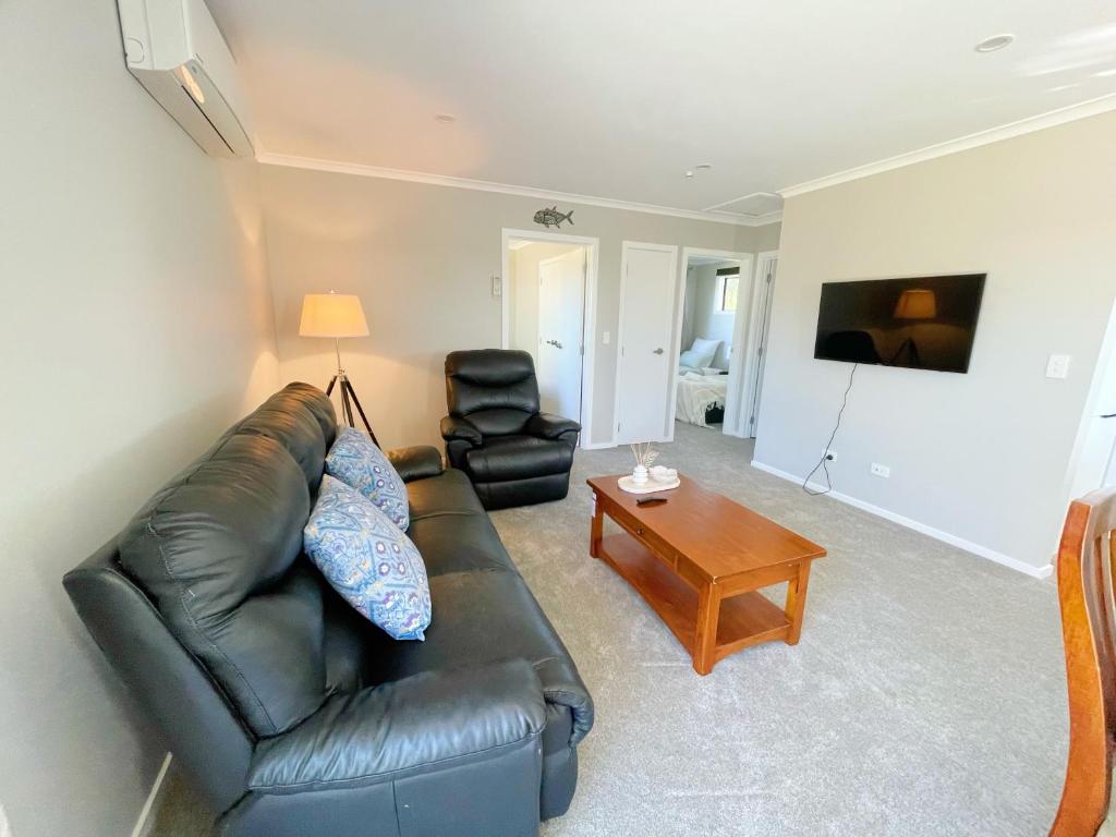 Brand new, close to hospital, plenty of parking sapces - Resim 12