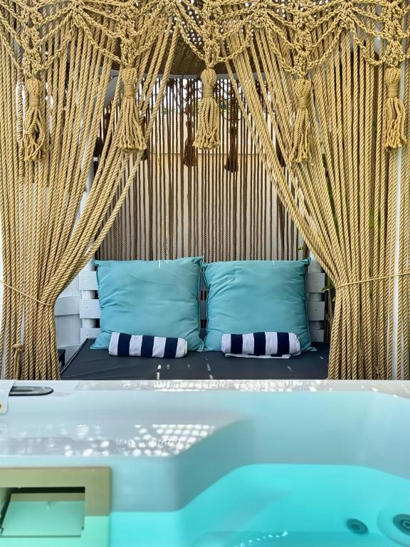 Basen w obiekcie Panorama Suites & Spa - Adults Only lub w pobliżu