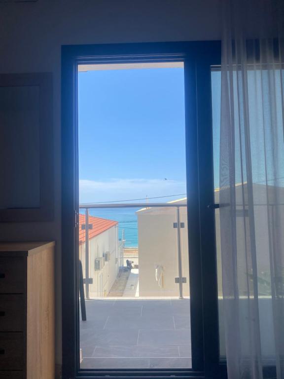 Nespecifikovaný výhled na moře nebo výhled na moře při pohledu z aparthotelu